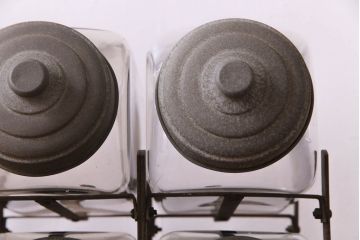 アンティーク雑貨　昭和レトロ　9連アイアンラック付き!　蓋付きガラスビンセット(瓶)