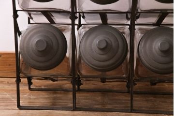 アンティーク雑貨　昭和レトロ　9連アイアンラック付き!　蓋付きガラスビンセット(瓶)