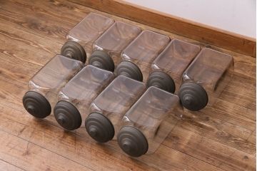 アンティーク雑貨　昭和レトロ　9連アイアンラック付き!　蓋付きガラスビンセット(瓶)