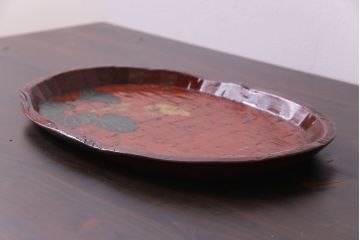 和製アンティーク　漆塗り　草花デザインが映えるくり抜き盆(トレー)