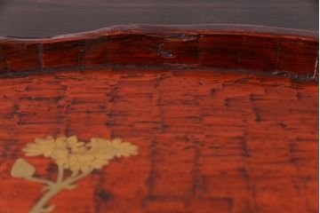 和製アンティーク　漆塗り　草花デザインが映えるくり抜き盆(トレー)