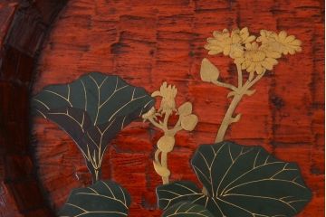 和製アンティーク　漆塗り　草花デザインが映えるくり抜き盆(トレー)