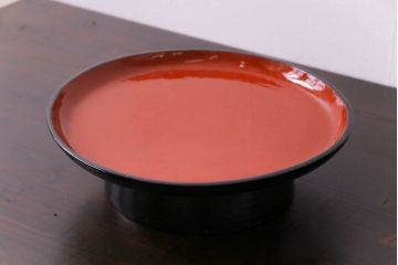 和製アンティーク　会津漆器　朱赤の漆塗りが美しい高台付き丸盆(丸膳)