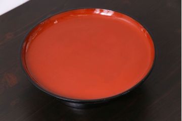 和製アンティーク　会津漆器　朱赤の漆塗りが美しい高台付き丸盆(丸膳)