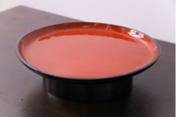 和製アンティーク　会津漆器　朱赤の漆塗りが美しい高台付き丸盆(丸膳)(1)