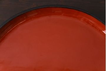 和製アンティーク　会津漆器　朱赤の漆塗りが美しい高台付き丸盆(丸膳)(1)