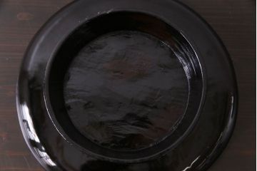 和製アンティーク　会津漆器　朱赤の漆塗りが美しい高台付き丸盆(丸膳)(1)