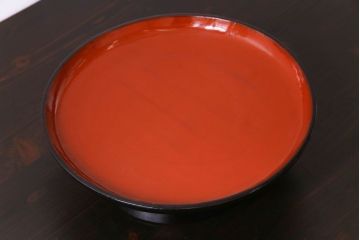 和製アンティーク　会津漆器　朱赤の漆塗りが美しい高台付き丸盆(丸膳)(2)