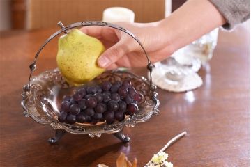 アンティーク雑貨　ビンテージ　銀製(シルバー)　ハンドル付き　透かし模様が上品なコンポート(トレー)