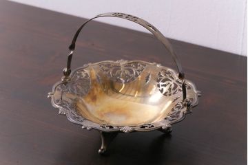 アンティーク雑貨　ビンテージ　銀製(シルバー)　ハンドル付き　透かし模様が上品なコンポート(トレー)