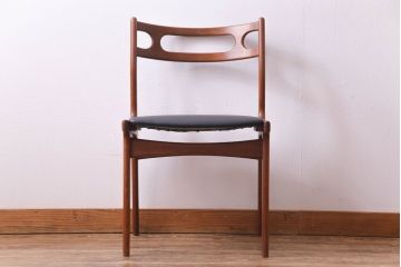 ヴィンテージ家具　北欧ビンテージ　チーク材　スタイリッシュなフォルムが格好いいダイニングチェア(椅子)(1)