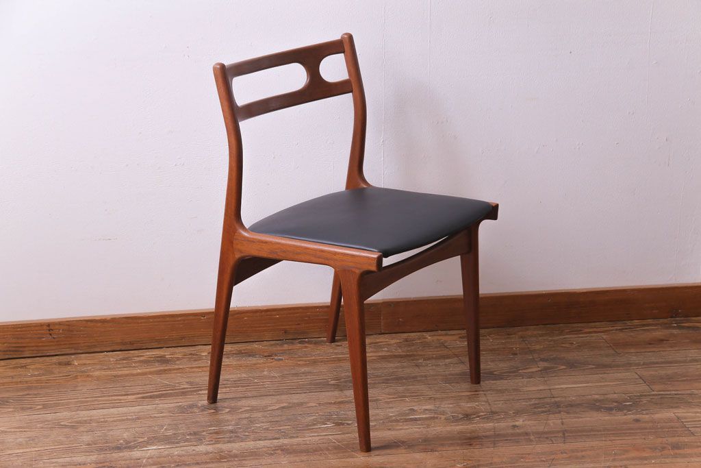 ヴィンテージ家具　北欧ビンテージ　チーク材　スタイリッシュなフォルムが格好いいダイニングチェア(椅子)(1)