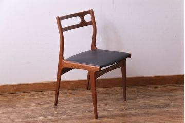 ヴィンテージ家具　北欧ビンテージ　チーク材　スタイリッシュなフォルムが格好いいダイニングチェア(椅子)(1)