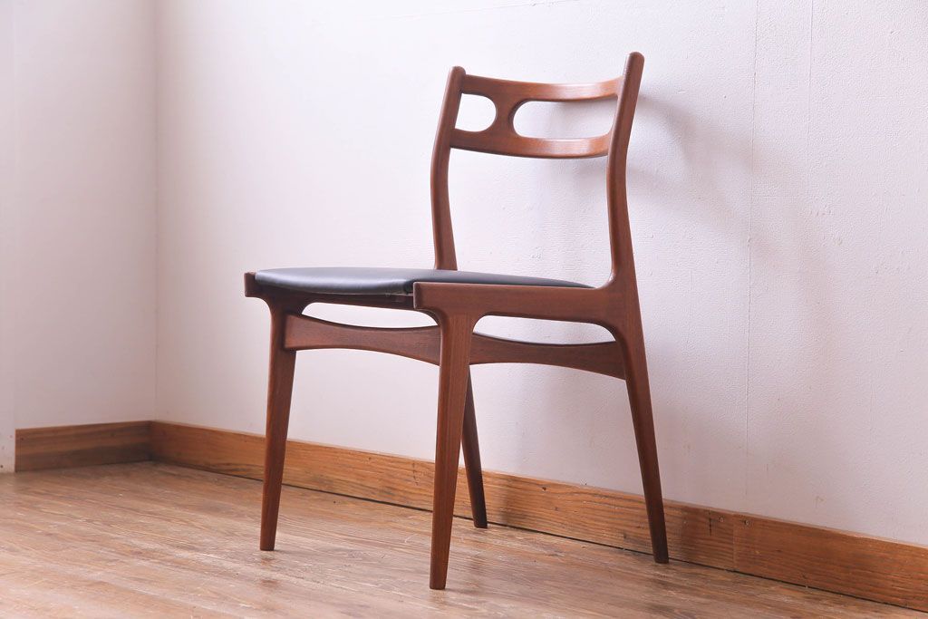 ヴィンテージ家具　北欧ビンテージ　チーク材　スタイリッシュなフォルムが格好いいダイニングチェア(椅子)(1)