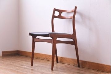 ヴィンテージ家具　北欧ビンテージ　チーク材　スタイリッシュなフォルムが格好いいダイニングチェア(椅子)(1)