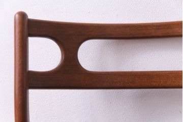 ヴィンテージ家具　北欧ビンテージ　チーク材　スタイリッシュなフォルムが格好いいダイニングチェア(椅子)(1)