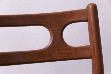 ヴィンテージ家具　北欧ビンテージ　チーク材　スタイリッシュなフォルムが格好いいダイニングチェア(椅子)(1)