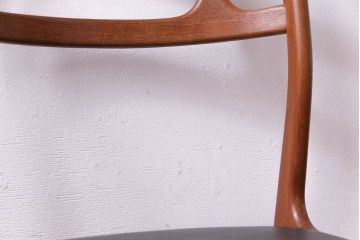 ヴィンテージ家具　北欧ビンテージ　チーク材　スタイリッシュなフォルムが格好いいダイニングチェア(椅子)(1)