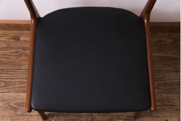 ヴィンテージ家具　北欧ビンテージ　チーク材　スタイリッシュなフォルムが格好いいダイニングチェア(椅子)(1)