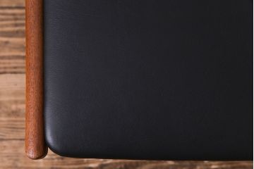 ヴィンテージ家具　北欧ビンテージ　チーク材　スタイリッシュなフォルムが格好いいダイニングチェア(椅子)(1)