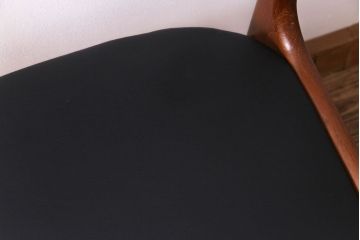 ヴィンテージ家具　北欧ビンテージ　チーク材　スタイリッシュなフォルムが格好いいダイニングチェア(椅子)(1)