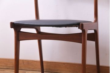 ヴィンテージ家具　北欧ビンテージ　チーク材　スタイリッシュなフォルムが格好いいダイニングチェア(椅子)(1)