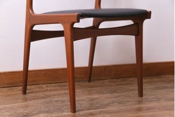 ヴィンテージ家具　北欧ビンテージ　チーク材　スタイリッシュなフォルムが格好いいダイニングチェア(椅子)(1)