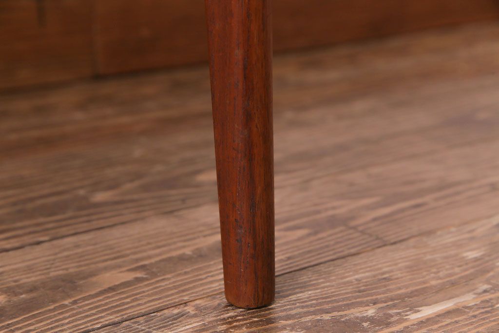 ヴィンテージ家具　北欧ビンテージ　チーク材　スタイリッシュなフォルムが格好いいダイニングチェア(椅子)(1)