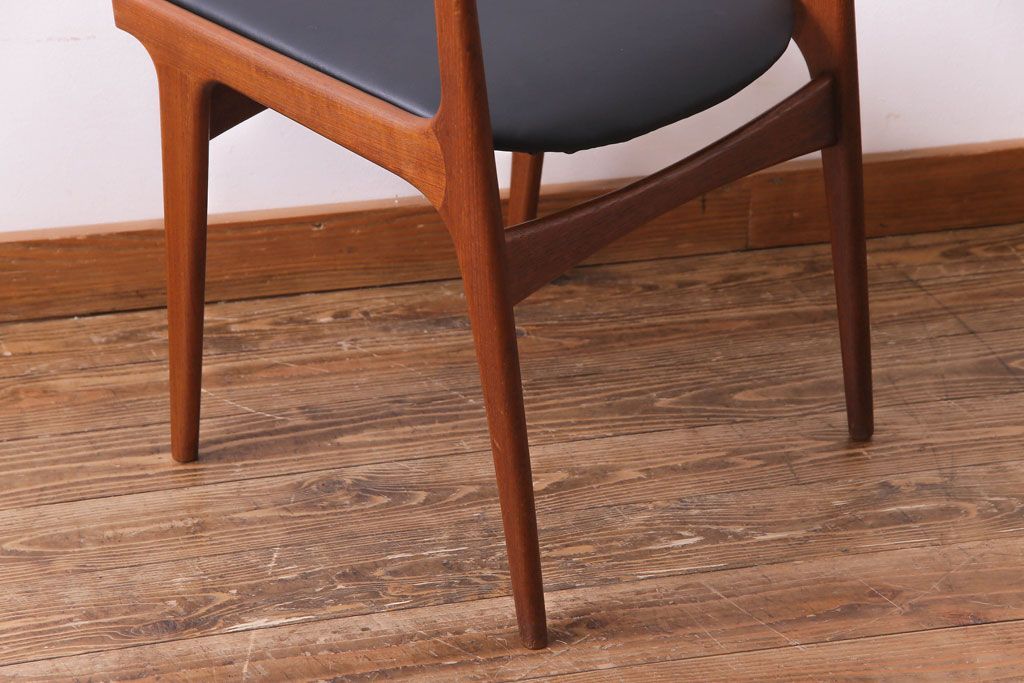 ヴィンテージ家具　北欧ビンテージ　チーク材　スタイリッシュなフォルムが格好いいダイニングチェア(椅子)(1)