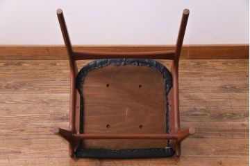 ヴィンテージ家具　北欧ビンテージ　チーク材　スタイリッシュなフォルムが格好いいダイニングチェア(椅子)(1)