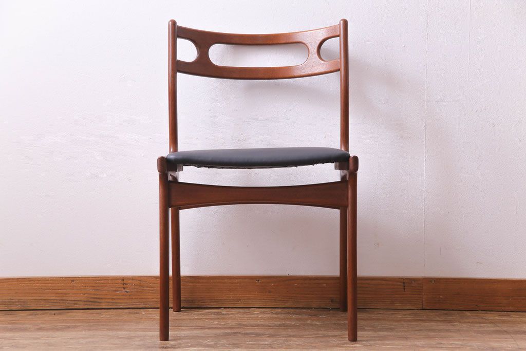 ヴィンテージ家具　北欧ビンテージ　チーク材　スタイリッシュなフォルムが格好いいダイニングチェア(椅子)(2)