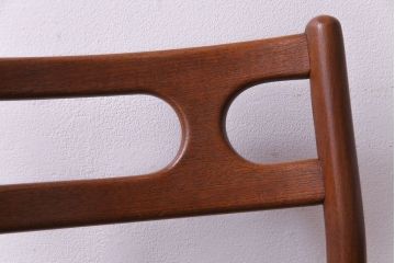 ヴィンテージ家具　北欧ビンテージ　チーク材　スタイリッシュなフォルムが格好いいダイニングチェア(椅子)(2)