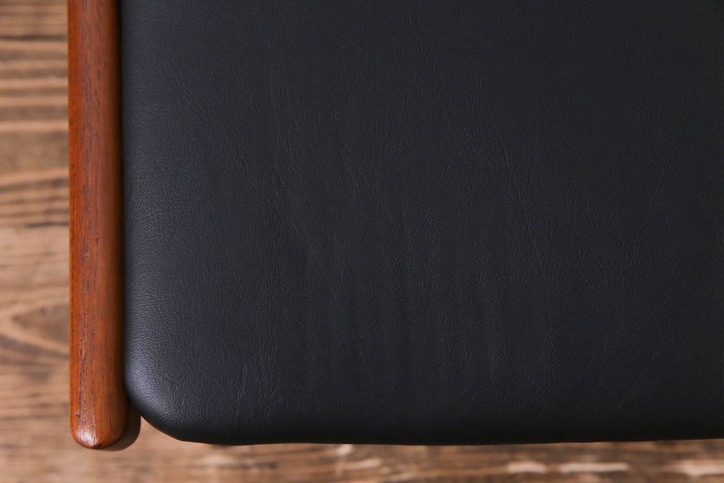 ヴィンテージ家具　北欧ビンテージ　チーク材　スタイリッシュなフォルムが格好いいダイニングチェア(椅子)(2)