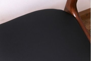 ヴィンテージ家具　北欧ビンテージ　チーク材　スタイリッシュなフォルムが格好いいダイニングチェア(椅子)(2)