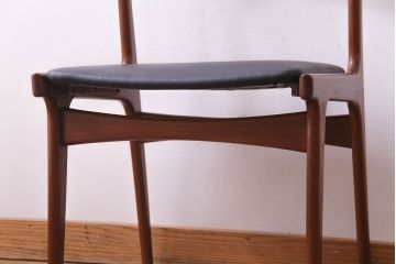 ヴィンテージ家具　北欧ビンテージ　チーク材　スタイリッシュなフォルムが格好いいダイニングチェア(椅子)(2)