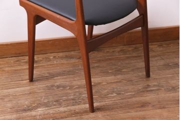 ヴィンテージ家具　北欧ビンテージ　チーク材　スタイリッシュなフォルムが格好いいダイニングチェア(椅子)(2)