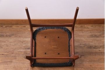 ヴィンテージ家具　北欧ビンテージ　チーク材　スタイリッシュなフォルムが格好いいダイニングチェア(椅子)(2)