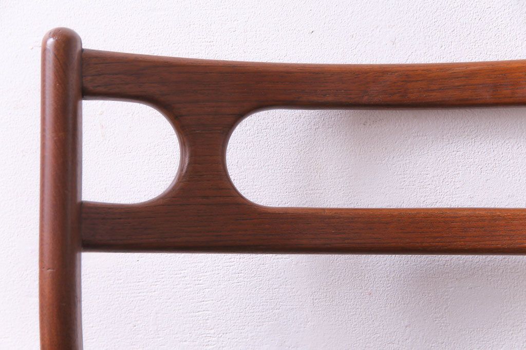 ヴィンテージ家具　北欧ビンテージ　チーク材　スタイリッシュなフォルムが格好いいダイニングチェア(椅子)(3)