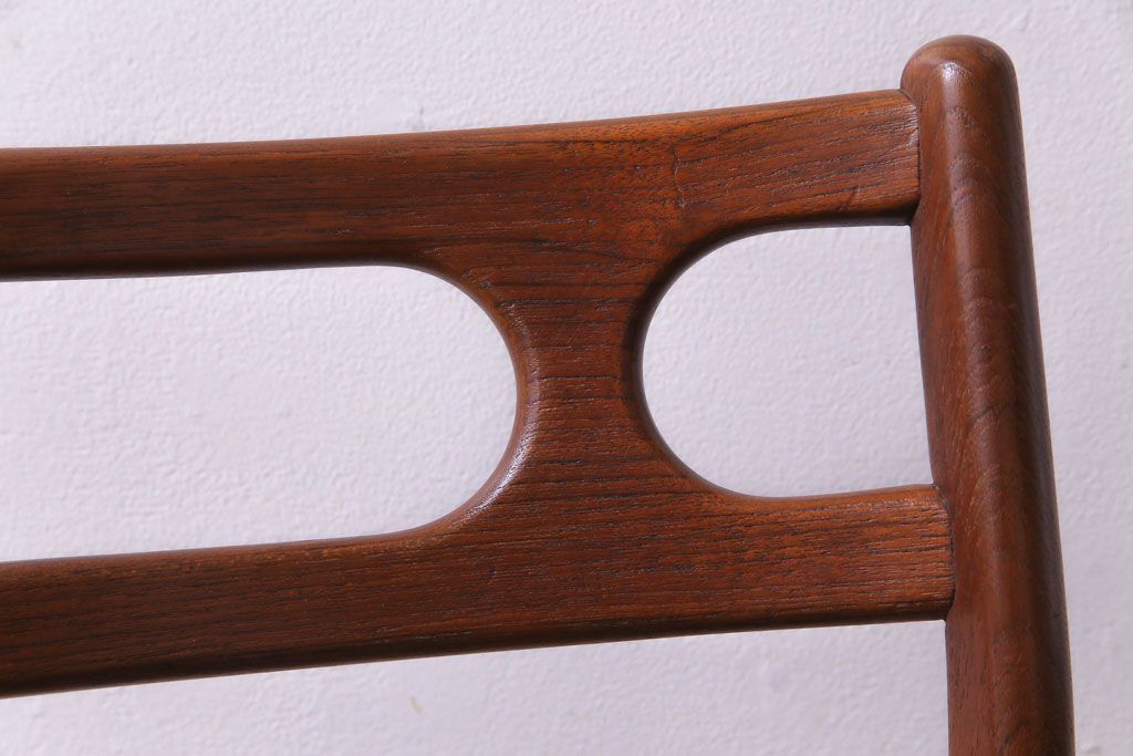 ヴィンテージ家具　北欧ビンテージ　チーク材　スタイリッシュなフォルムが格好いいダイニングチェア(椅子)(3)