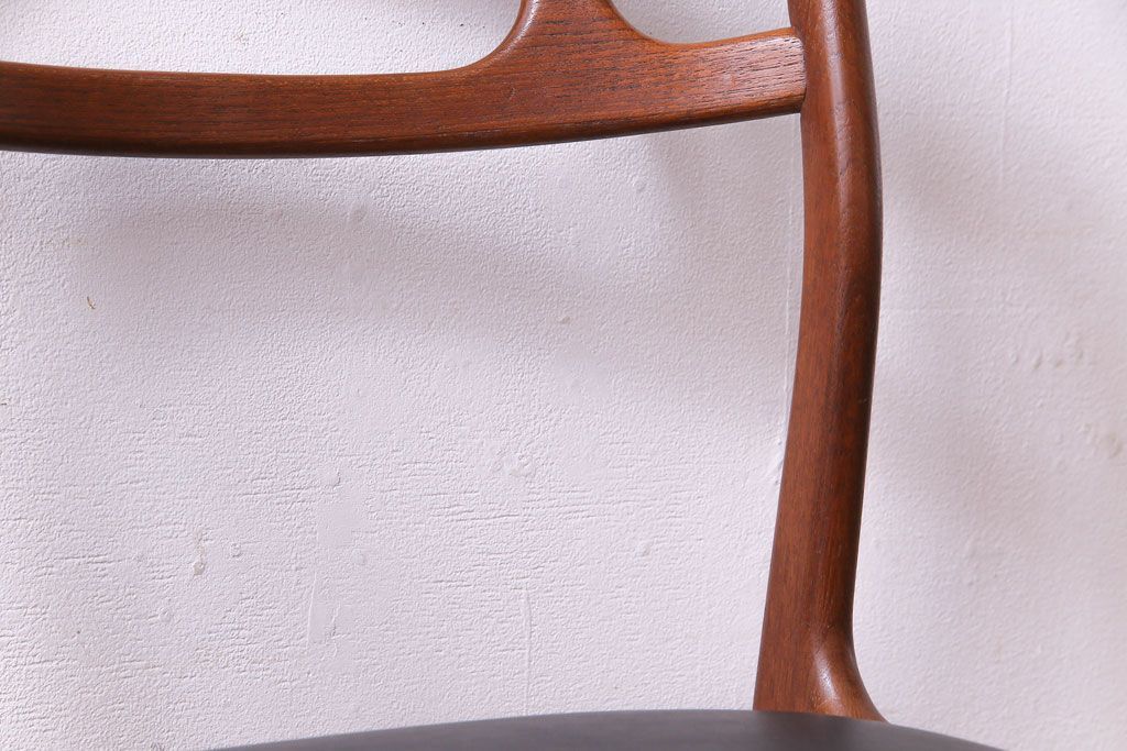 ヴィンテージ家具　北欧ビンテージ　チーク材　スタイリッシュなフォルムが格好いいダイニングチェア(椅子)(3)