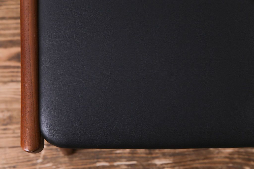 ヴィンテージ家具　北欧ビンテージ　チーク材　スタイリッシュなフォルムが格好いいダイニングチェア(椅子)(3)