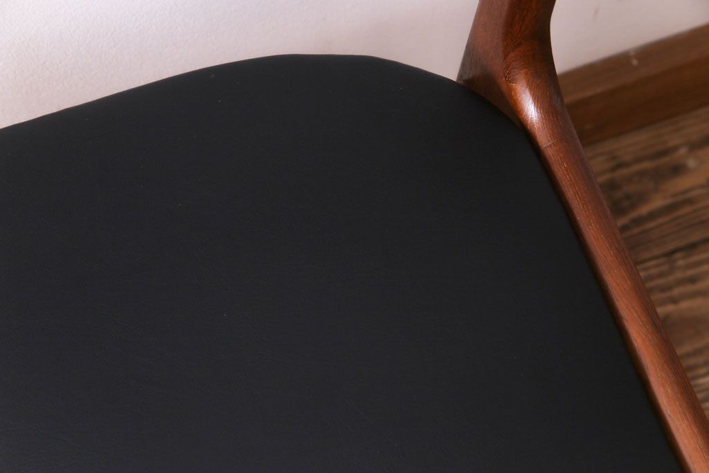 ヴィンテージ家具　北欧ビンテージ　チーク材　スタイリッシュなフォルムが格好いいダイニングチェア(椅子)(3)