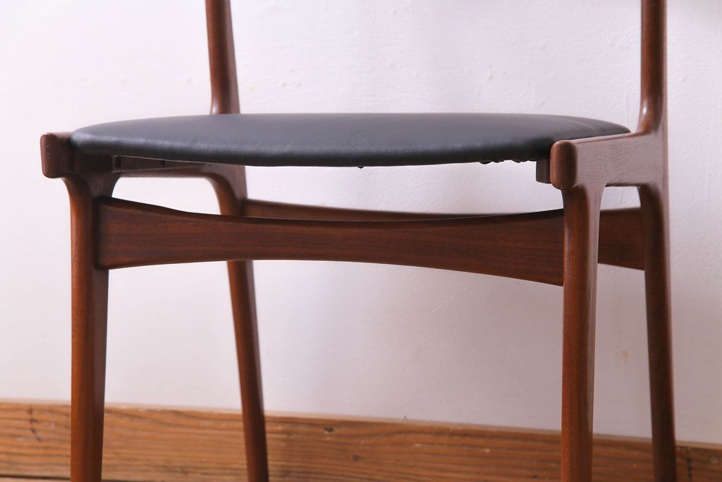 ヴィンテージ家具　北欧ビンテージ　チーク材　スタイリッシュなフォルムが格好いいダイニングチェア(椅子)(3)