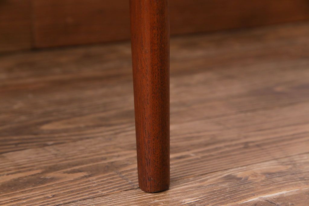 ヴィンテージ家具　北欧ビンテージ　チーク材　スタイリッシュなフォルムが格好いいダイニングチェア(椅子)(3)