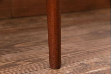 ヴィンテージ家具　北欧ビンテージ　チーク材　スタイリッシュなフォルムが格好いいダイニングチェア(椅子)(3)