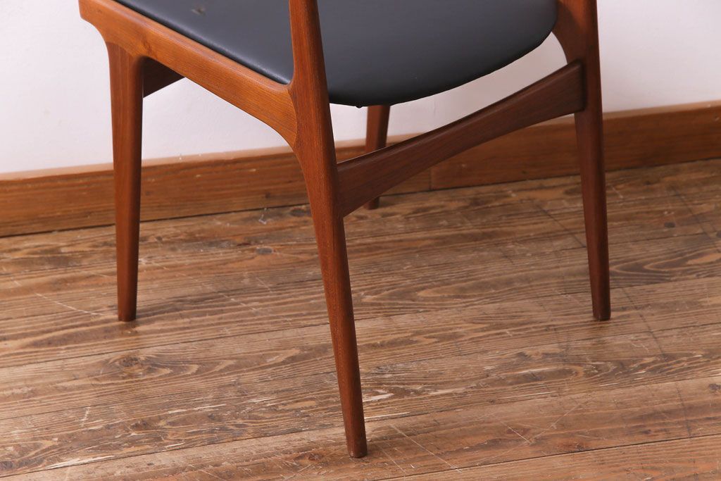 ヴィンテージ家具　北欧ビンテージ　チーク材　スタイリッシュなフォルムが格好いいダイニングチェア(椅子)(3)