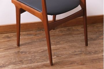 ヴィンテージ家具　北欧ビンテージ　チーク材　スタイリッシュなフォルムが格好いいダイニングチェア(椅子)(3)