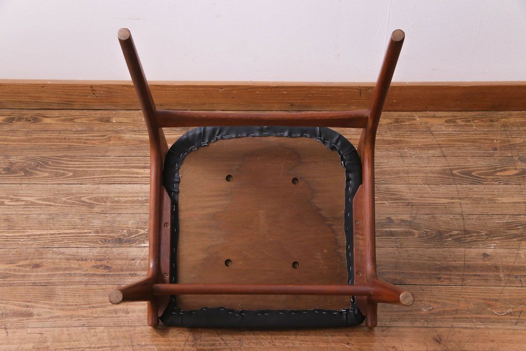 ヴィンテージ家具　北欧ビンテージ　チーク材　スタイリッシュなフォルムが格好いいダイニングチェア(椅子)(3)