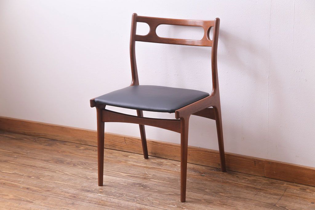 ヴィンテージ家具　北欧ビンテージ　チーク材　スタイリッシュなフォルムが格好いいダイニングチェア(椅子)