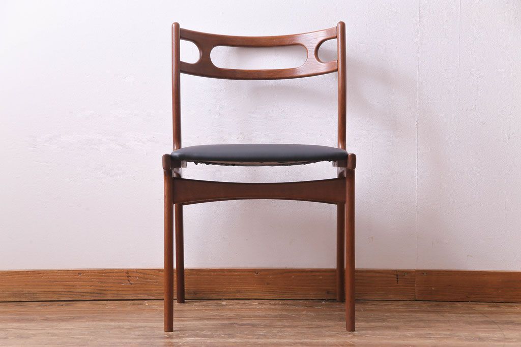 ヴィンテージ家具　北欧ビンテージ　チーク材　スタイリッシュなフォルムが格好いいダイニングチェア(椅子)